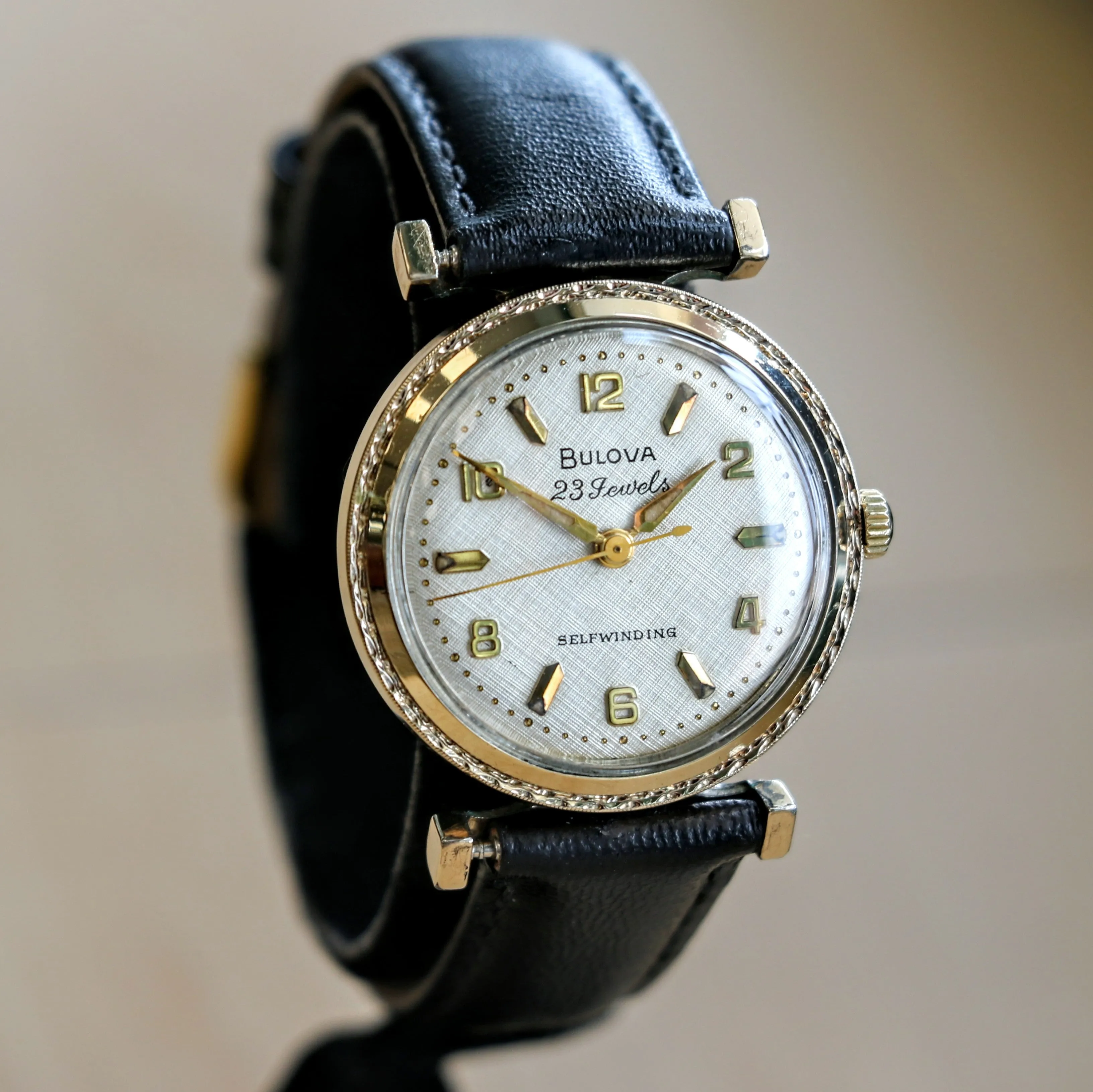 1960 BULOVA 23 "TAW" Automatic Watch 23 Jewels Cal. 10BZACTextured Dial Fancy Lugs & Case