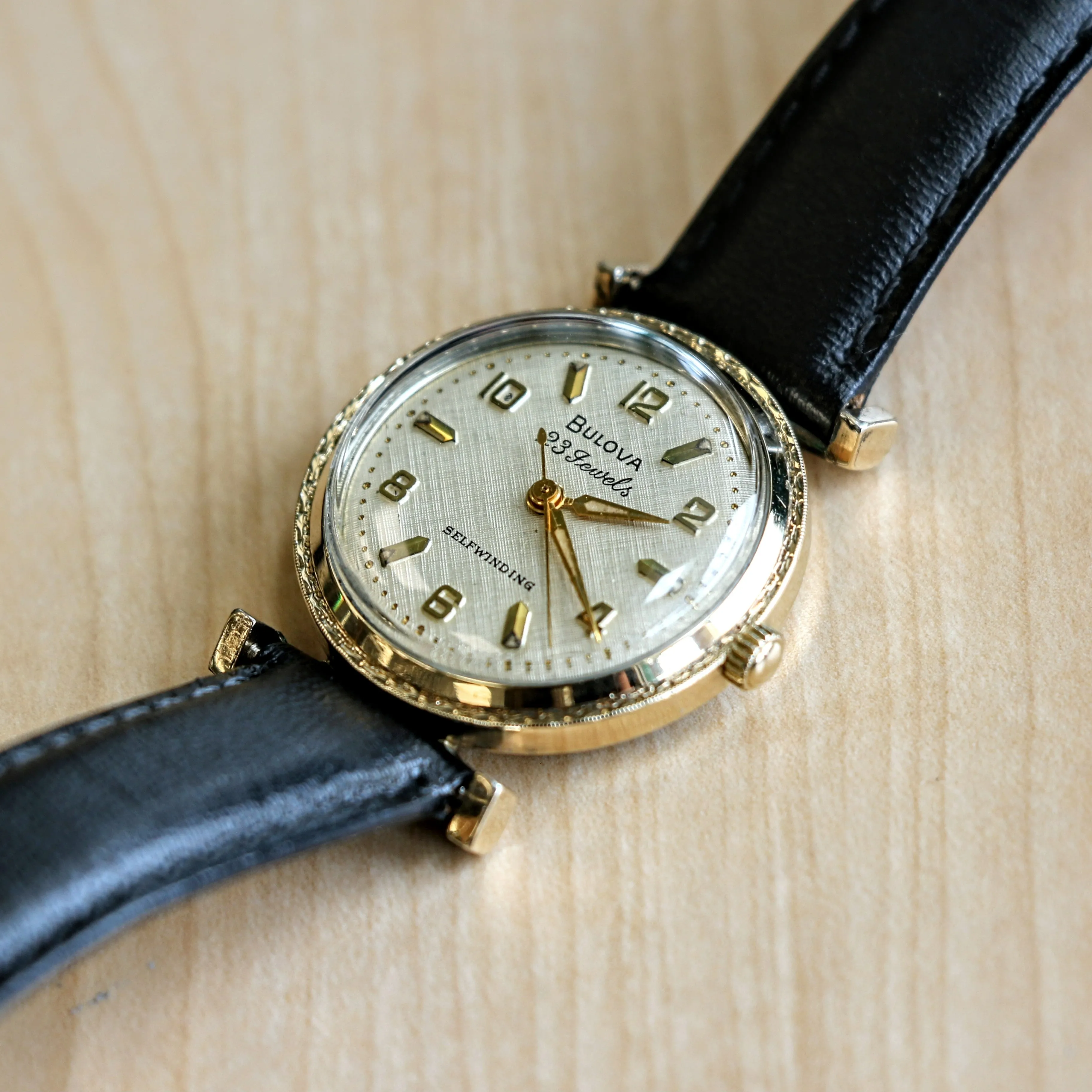 1960 BULOVA 23 "TAW" Automatic Watch 23 Jewels Cal. 10BZACTextured Dial Fancy Lugs & Case