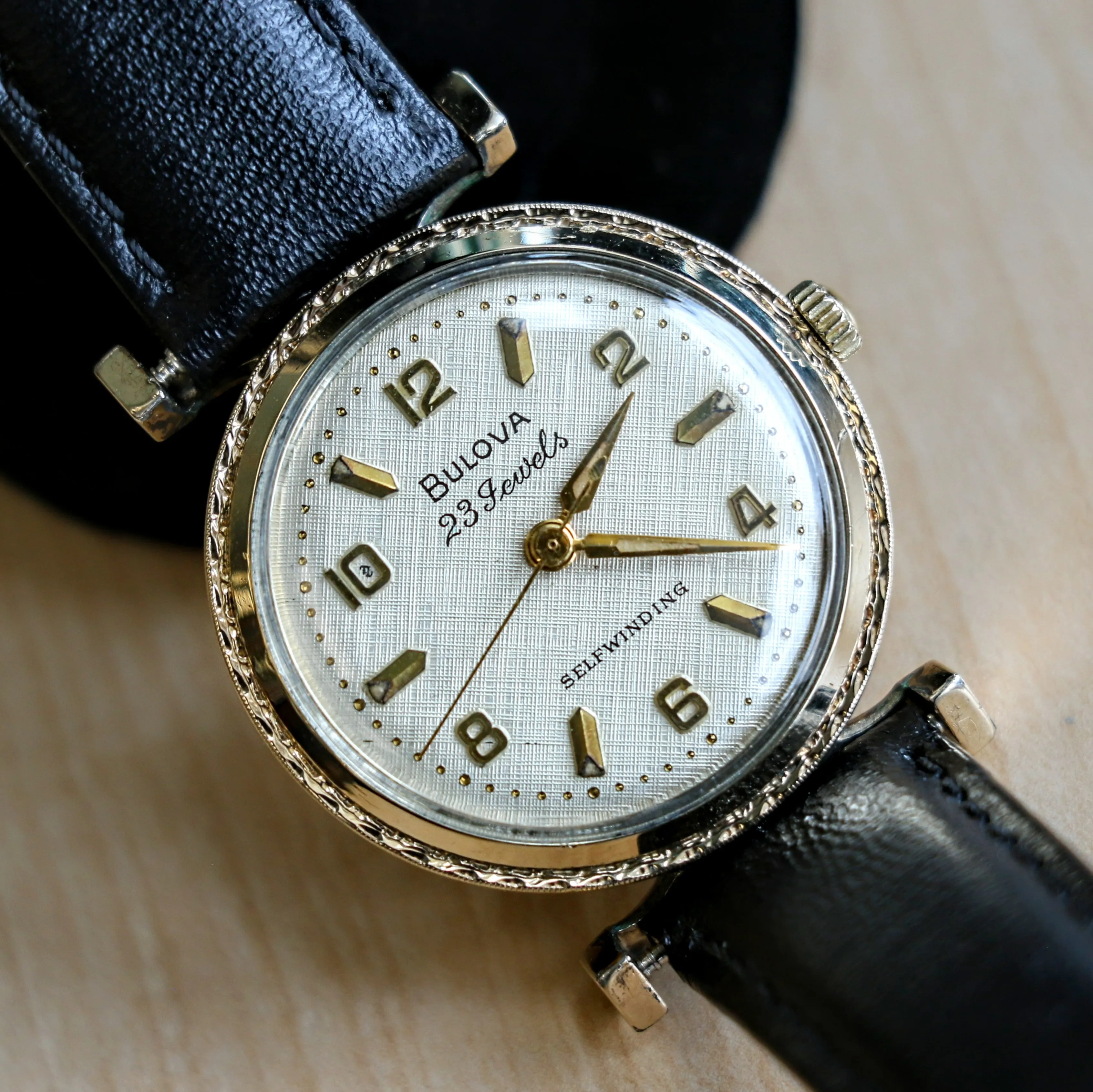 1960 BULOVA 23 "TAW" Automatic Watch 23 Jewels Cal. 10BZACTextured Dial Fancy Lugs & Case
