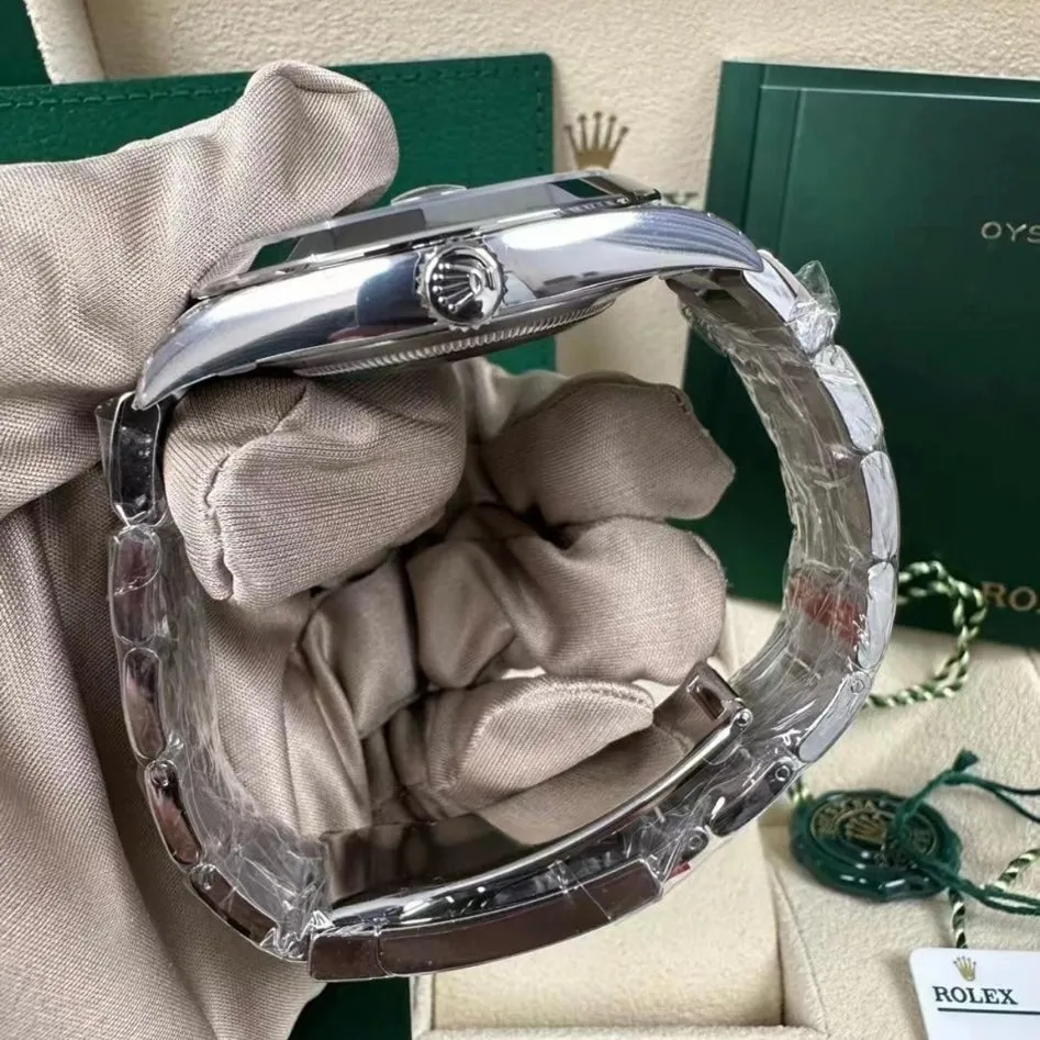41mm Rolex Datejust Watch with Stainless Steel Oyster Bracelet (2022 Green Motif Dial, Rolex papers)