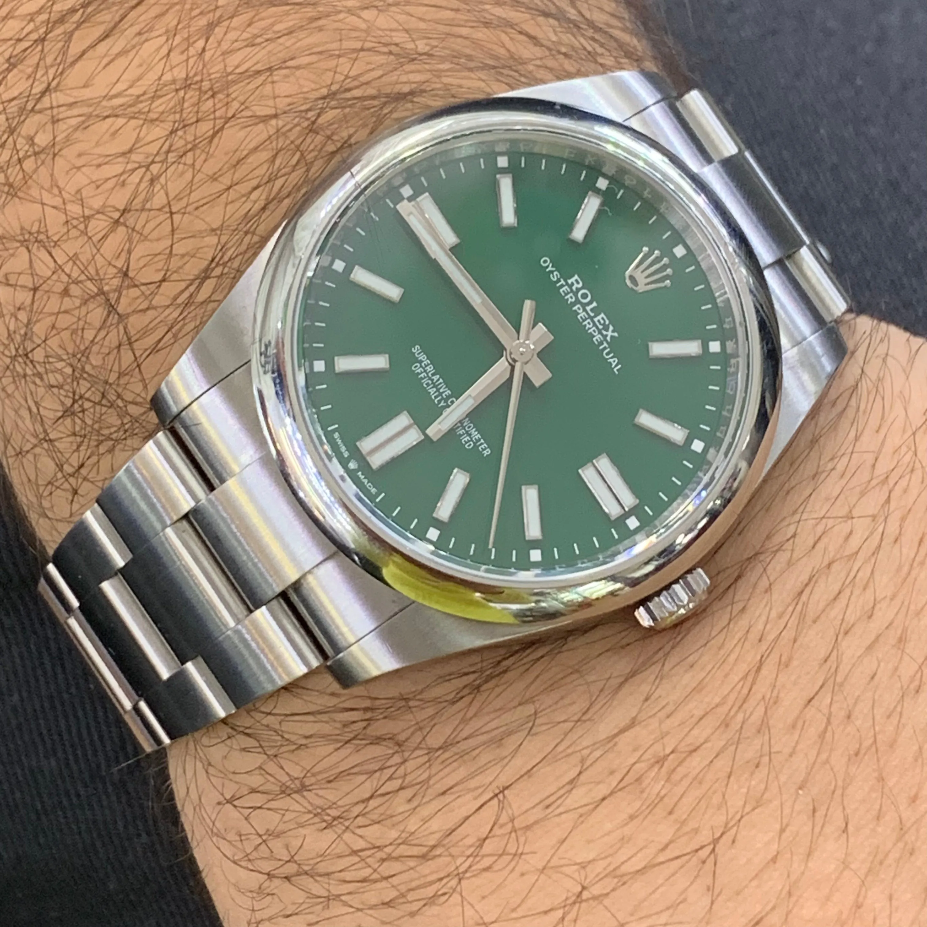 41mm Rolex Watch with Stainless Steel Oyster Bracelet (Rolex papers, smooth bezel, green dial) (Model number: 124300)