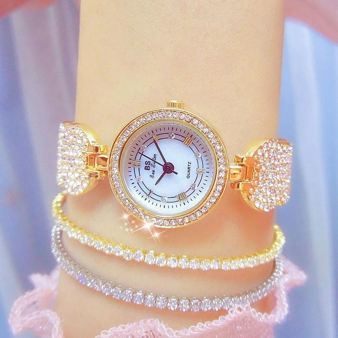 Diamond-inlaid Women Chain Watch - Elegant Accessory