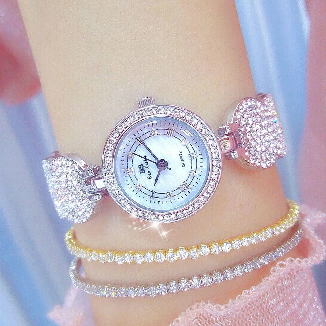 Diamond-inlaid Women Chain Watch - Elegant Accessory
