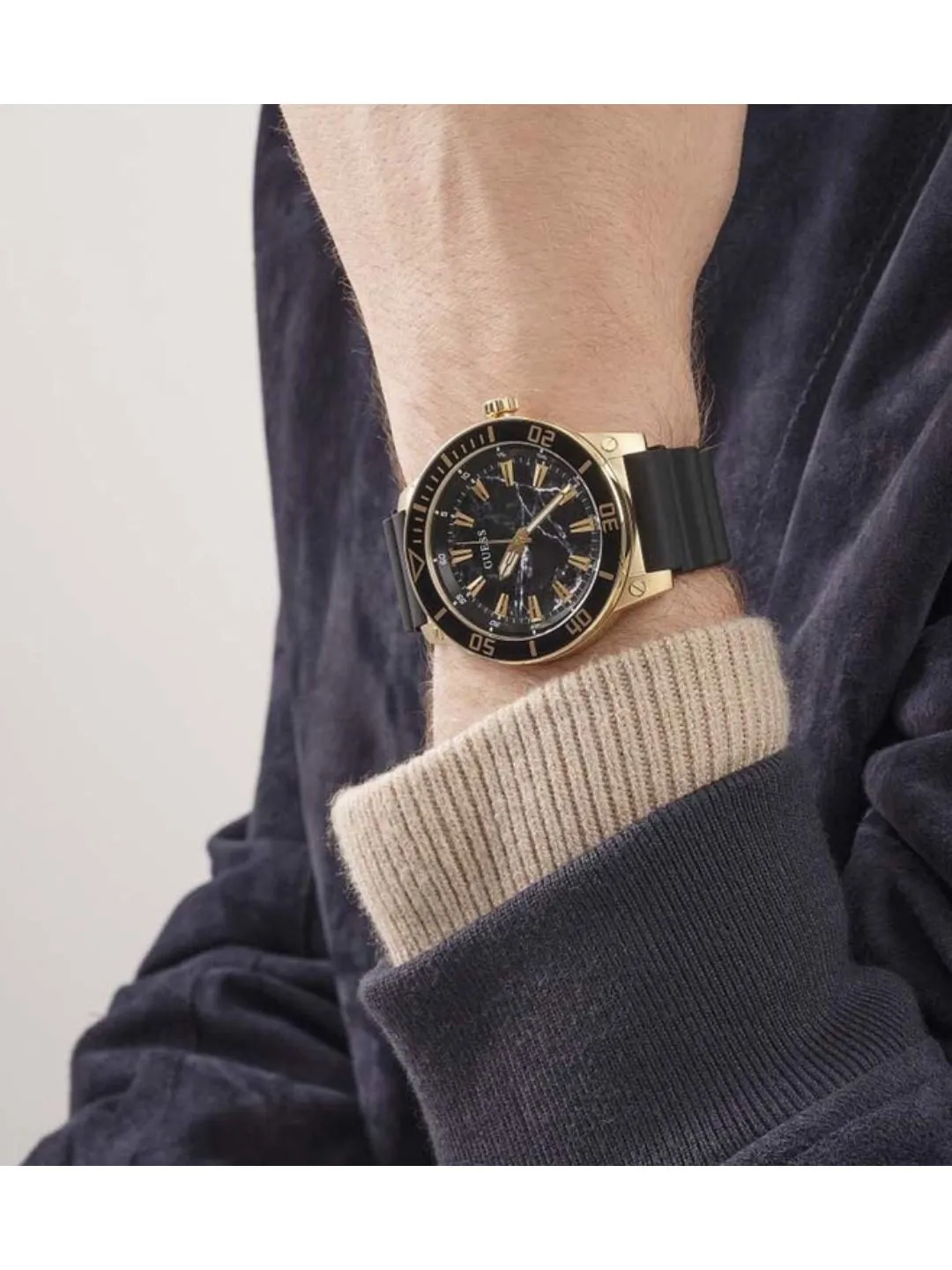 Guess Men Black Dial Analog Watch - GW0420G2