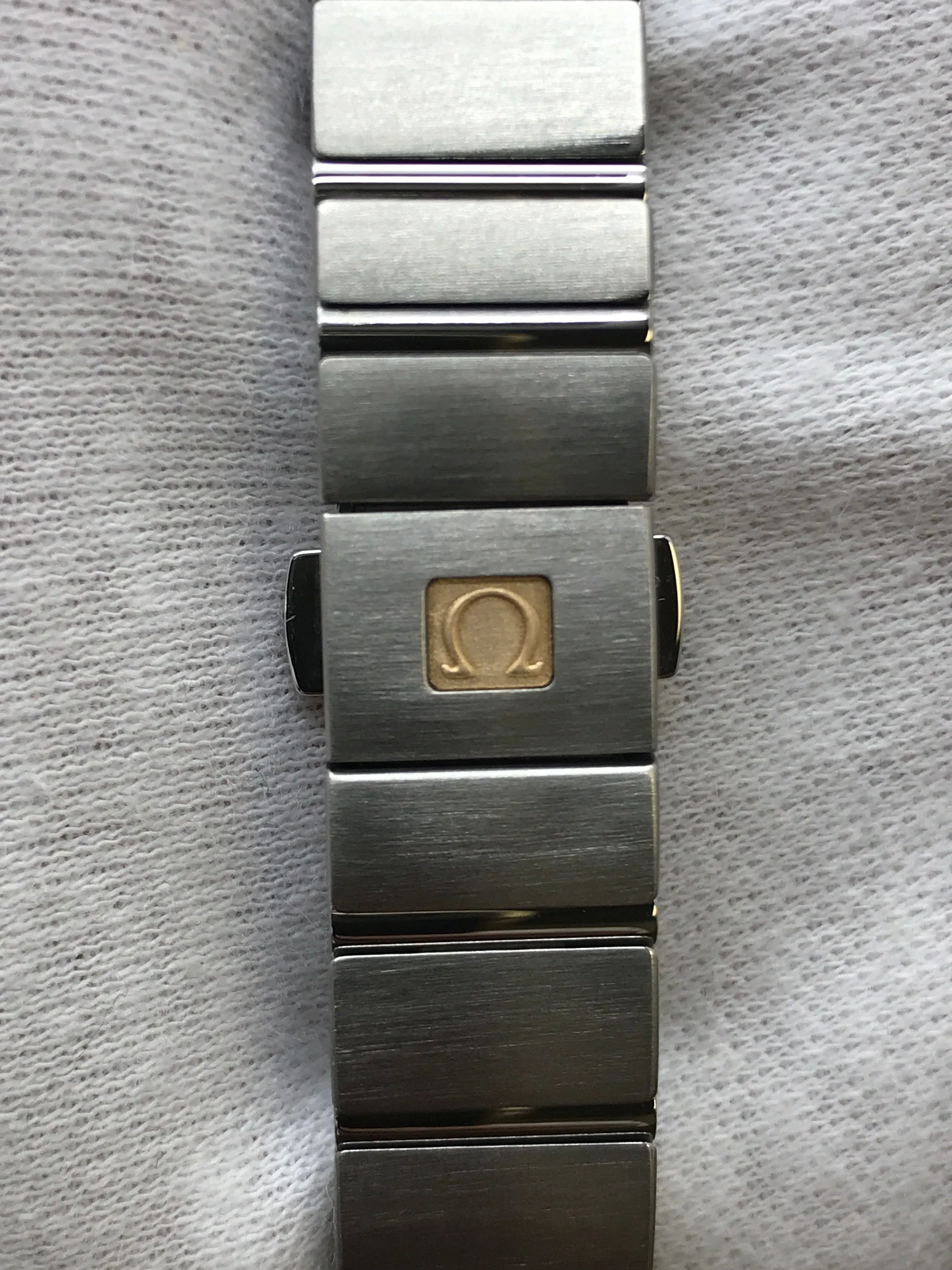 Omega Constellation 123.15.24.60.55.006 MOP Diamond Dial Quartz Women's Watch