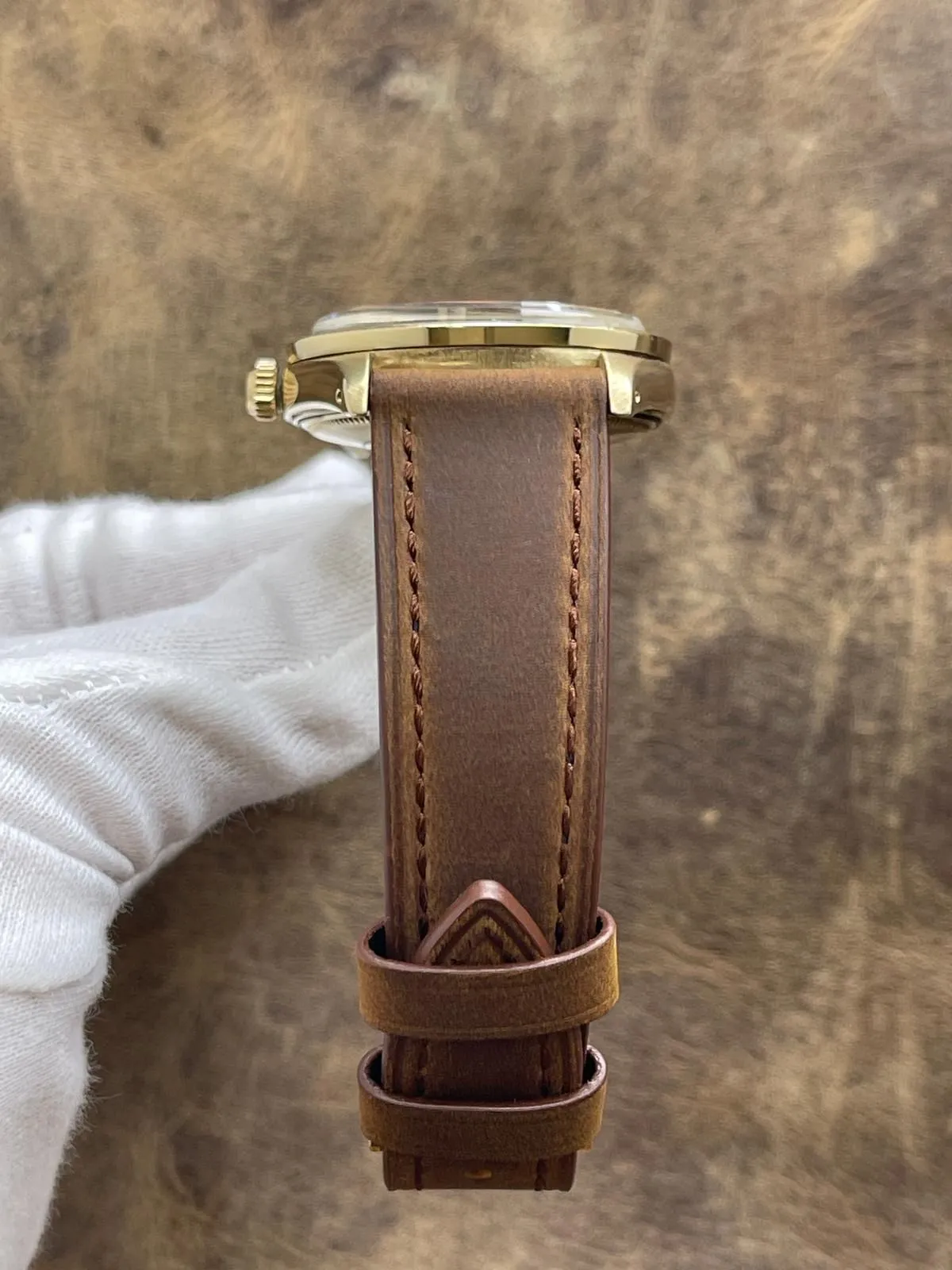 Rolex Date 34mm 14K Yellow Gold 1501 Brown Mosaic Dial Automatic Watch
