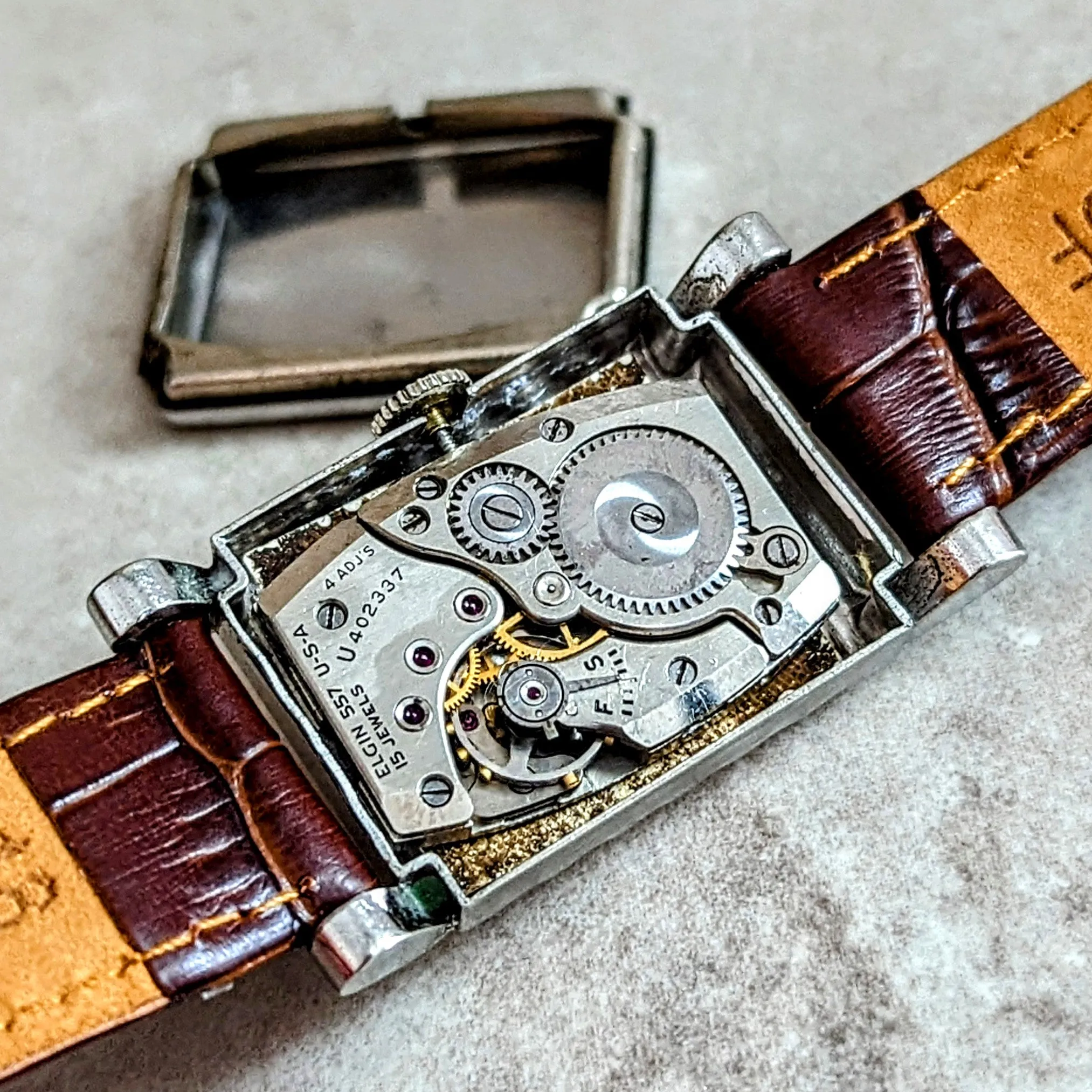 Vintage 1947 ELGIN Wristwatch Caliber 557 15 Jewels 4 Adjustments USA Made Watch