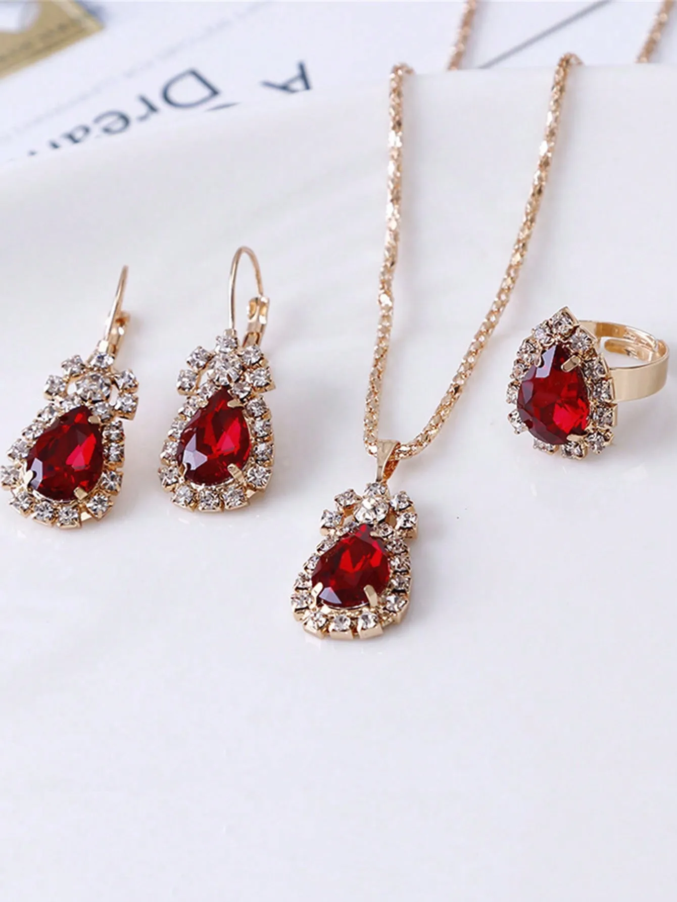 Women's Casual and Elegant Quartz Wristwatch 3 Pcs Set